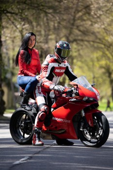 Fotosesija su motociklu